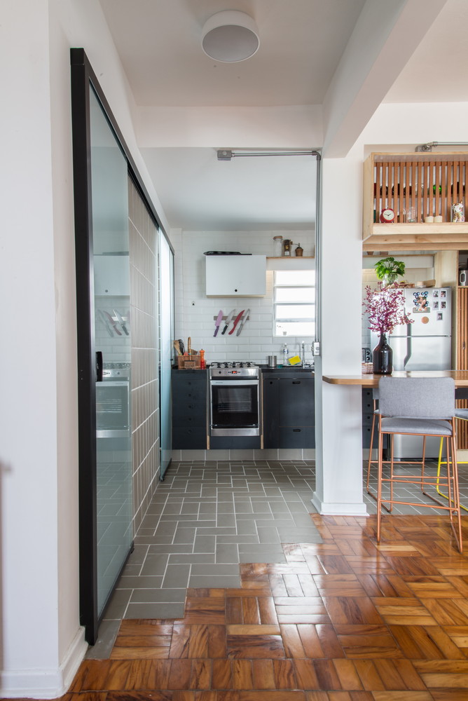 Pinheiros 383 / Goma Oficina - Cozinha, Porta, Viga, Cadeira, Bancada, Mesa