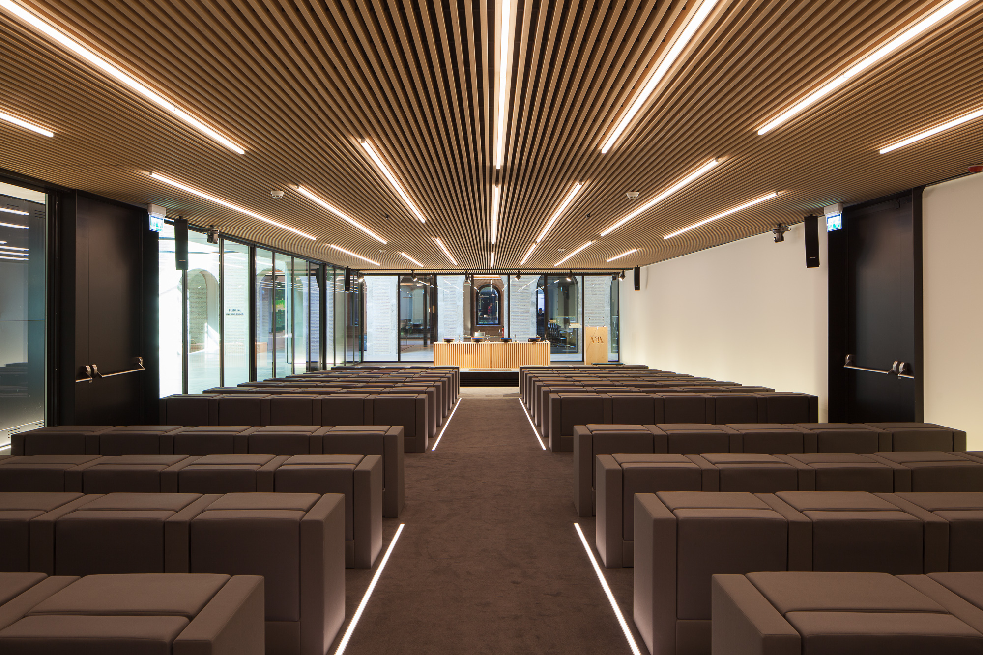 Gallery of Vieira de Almeida & Associados Offices / PMC Arquitectos ...