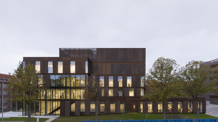 Edificio de laboratorios y logística / Mikkelsen Architects - Imagen 1 de 40