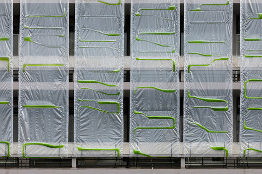 ecoLogicStudio's Bio-Digital Curtain Fights Climate Change by Filtering Air and Creating Bioplastic ecoLogicStudio's Bio-Digital Curtain Fights Climate Change by Filtering Air and Creating Bioplastic - Image 5 of 9