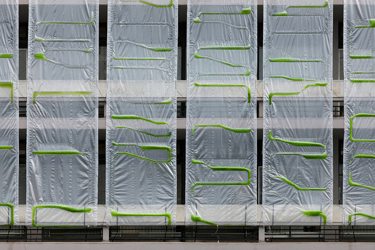 ecoLogicStudio's Bio-Digital Curtain Fights Climate Change by Filtering Air and Creating Bioplastic - Image 5 of 9