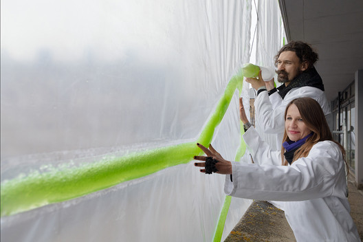 ecoLogicStudio's Bio-Digital Curtain Fights Climate Change by Filtering Air and Creating Bioplastic ecoLogicStudio's Bio-Digital Curtain Fights Climate Change by Filtering Air and Creating Bioplastic - Image 4 of 9
