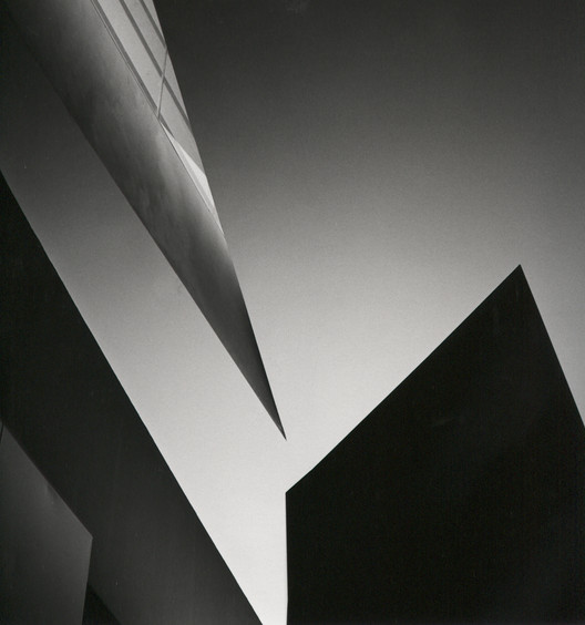 New York City Pop-up Celebrates 40 Years of Zaha Hadid's Design Innovations New York City Pop-up Celebrates 40 Years of Zaha Hadid's Design Innovations - Image 14 of 22