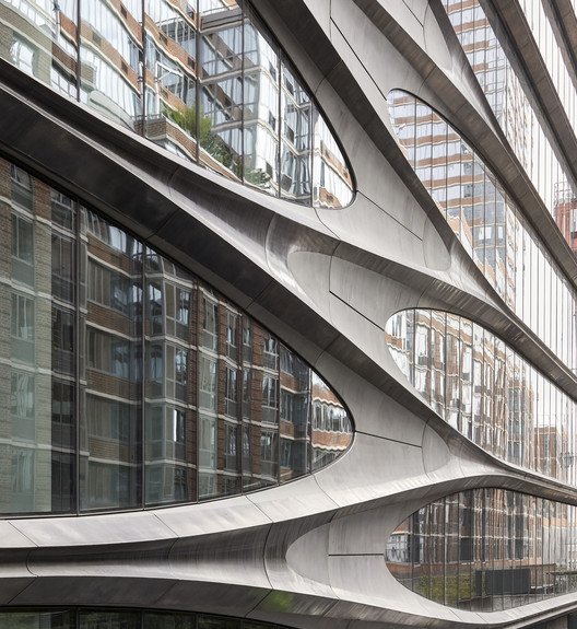New York City Pop-up Celebrates 40 Years of Zaha Hadid's Design Innovations New York City Pop-up Celebrates 40 Years of Zaha Hadid's Design Innovations - Image 10 of 22