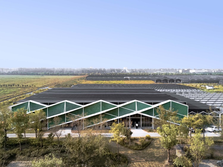 Xiyue Center inside an organic farm. Image © Xiao Wang