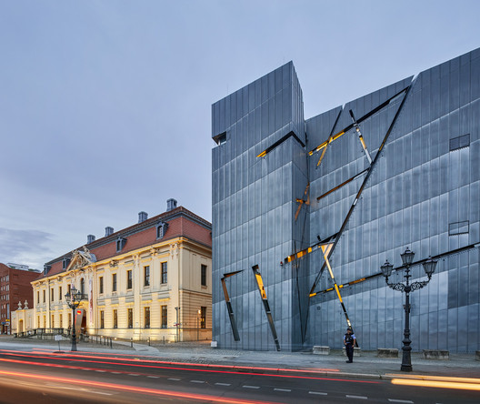 Daniel Libeskind to Visit Chile to Define the Conceptual Design of the Regional Anthropological Museum of Iquique Daniel Libeskind to Visit Chile to Define the Conceptual Design of the Regional Anthropological Museum of Iquique - Image 1 of 5