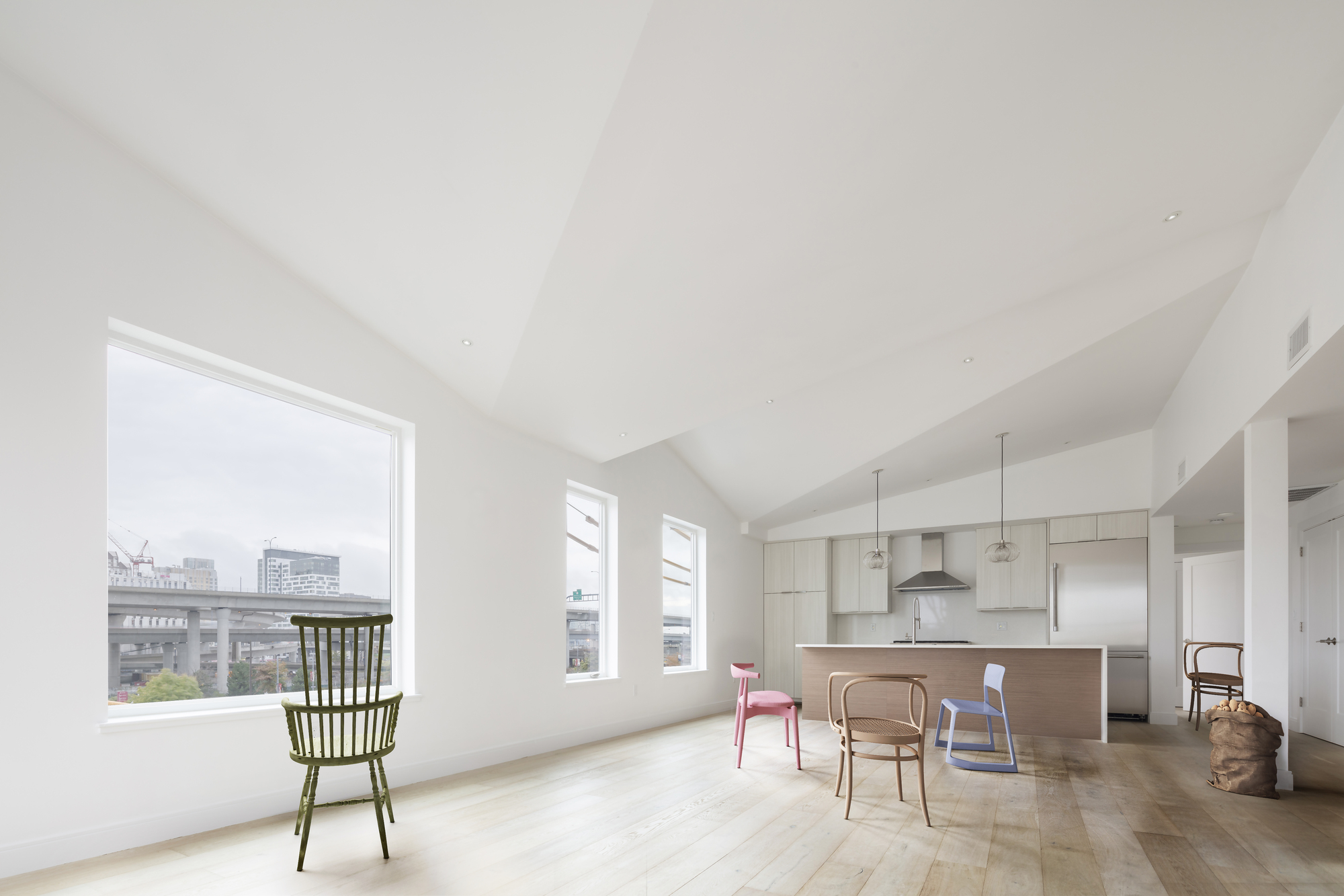 Outlier Lofts / French 2D | ArchDaily
