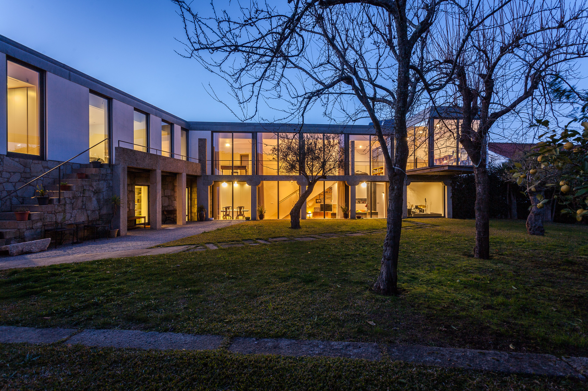 Gallery of Persimmon Tree House / André Simão & Nuno Bessa - 12