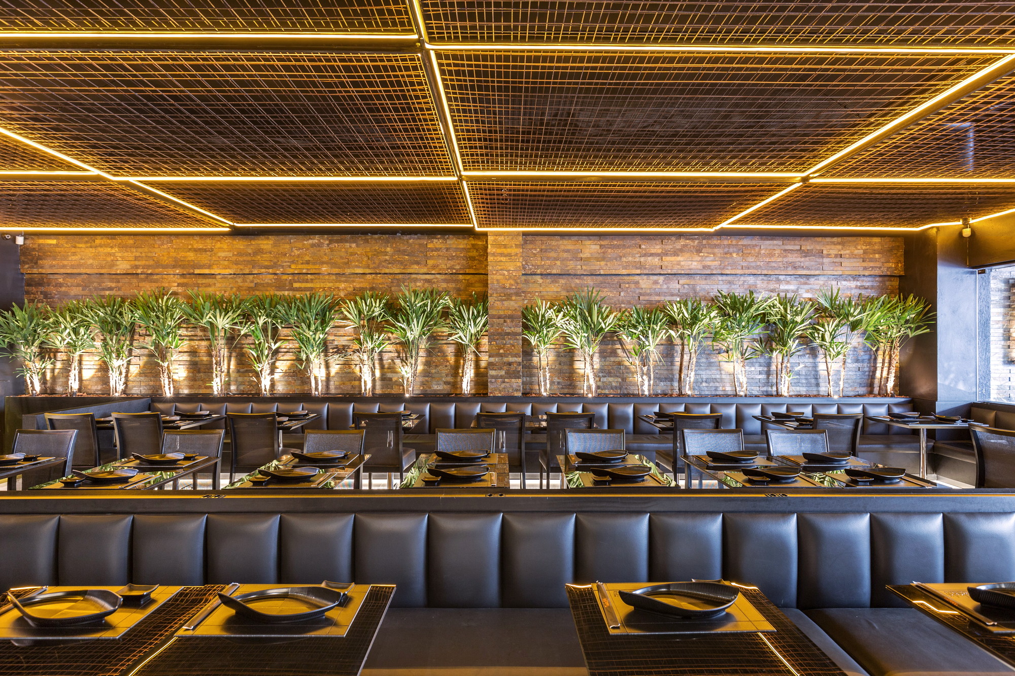 Galería de Restaurante de sushi TAKESHI / Studio Bloco Arquitetura 4