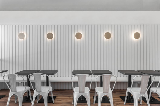 Orna Café / Moca Arquitectura Orna Café / Moca Arquitectura - Fotografía interior, Comedor, Mesas, Madera, Sillas