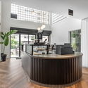 Orna Café / Moca Arquitectura - Fotografía interior, Café, Cocina, Fachada, Encimera, Sillas