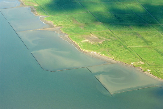 Hondsbossche Zeewering [Netherlands]. Image © Martina Nolte [Wikimedia under CC BY-NC 3.0 license]