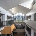 Campus Este de la Escuela Secundaria Ningbo Xiaoshi / United Design Group - Escuela Primaria