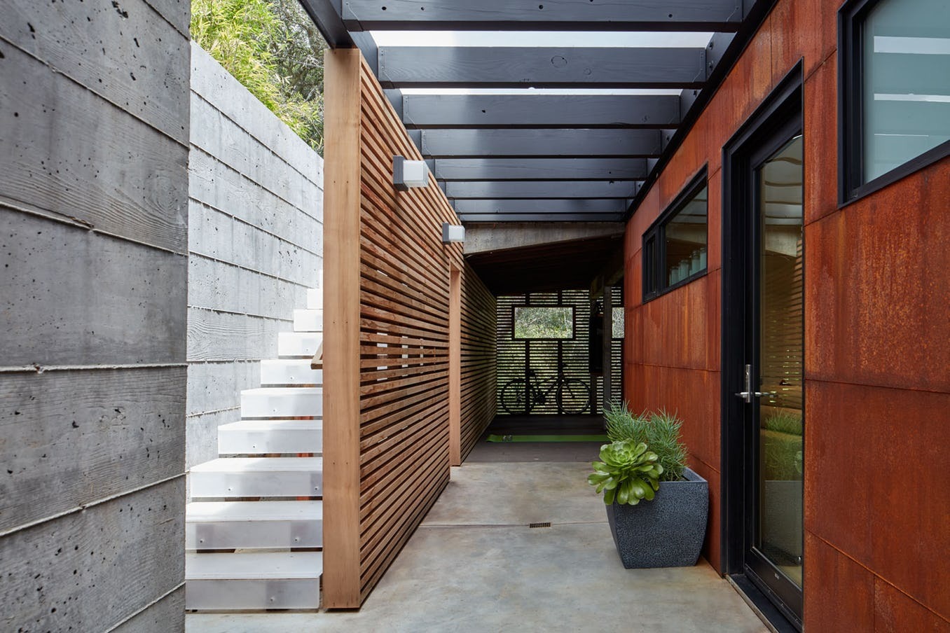 Gallery of HillSide House / Zack de Vito Architecture + Construction 18