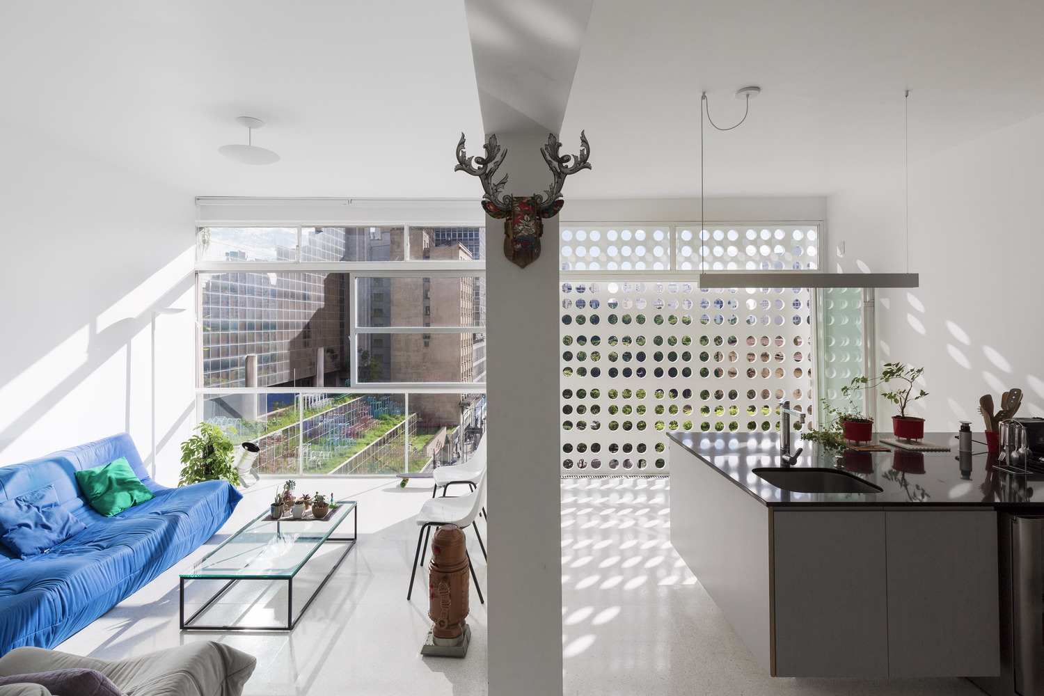 A beleza de 4 apartamentos em edifícios projetados por Oscar Niemeyer ...