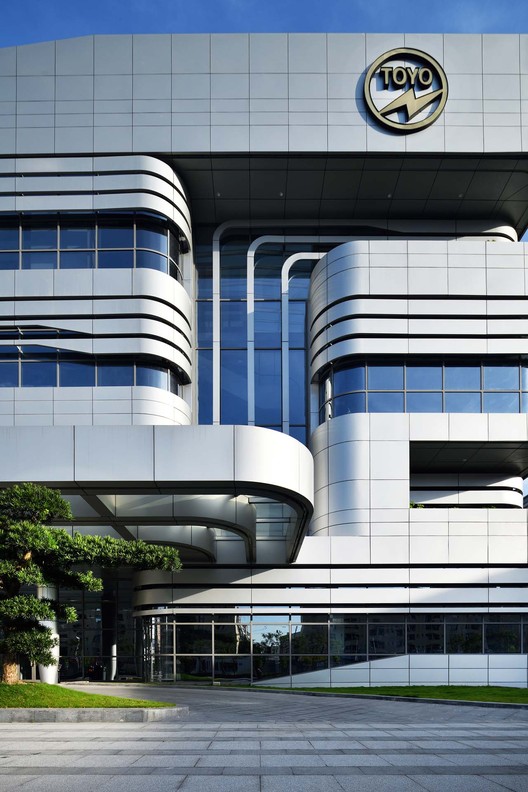 R&D Headquarters, TOYO Electric / JJP Architects & Planners - Facade