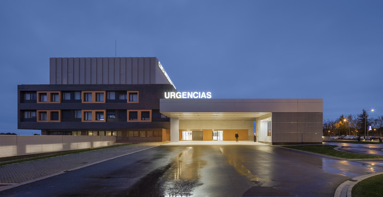 Clínica Universidad de Navarra em Madri / IDOM - Mais Imagens