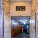 Clássicos da Arquitetura: Edifício Sede IAB-SP / Rino Levi, Miguel Forte, Abelardo de Souza e equipe  - Porta, Fachada, Iluminação