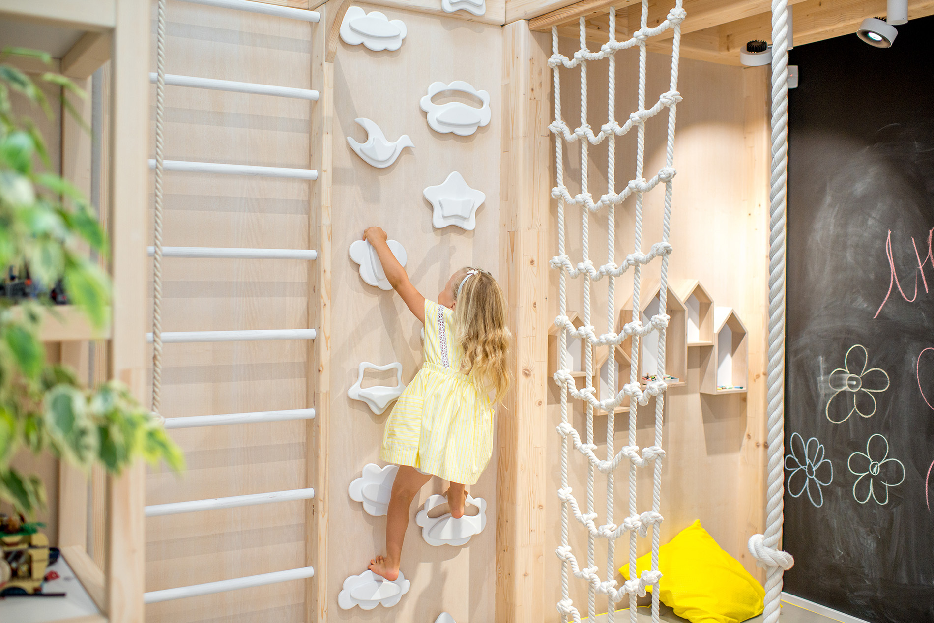 Galeria de Lugar Feliz / studio architecture & design O.M.SHUMELDA - 15