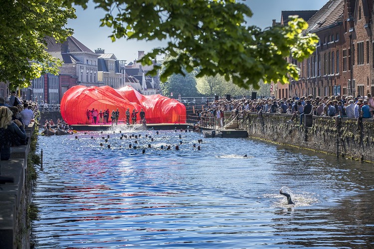 How to Judge a Building: Does it Make you Feel More, Or Less Alive?  - Image 1 of 8