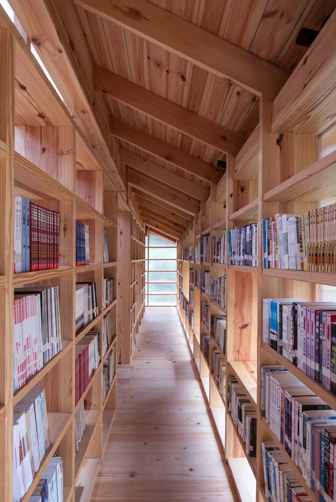 Galería de Casa de montaña en la niebla / Shulin Architectural Design 19