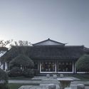 Harmonious Conversation between the New Building and the Old Building, Seen from the Front Courtyard of Lingxiao Pavilion. Image © Qiang Zhao