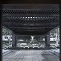 The canopy column base at the entrance interprets the stone bench in Shaoxing skylights. Image © Qiang Zhao