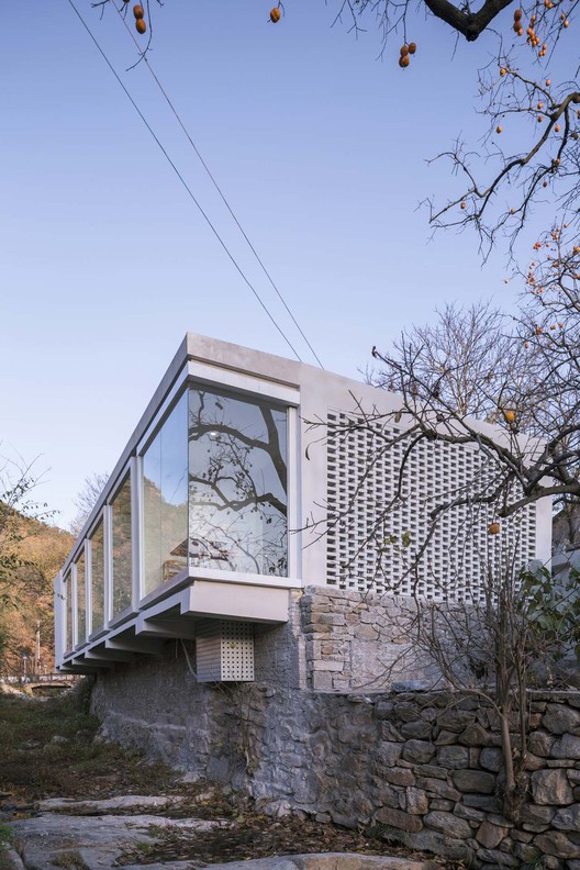 Mica-Bar / 3andwich Design / He Wei Studio Mica-Bar / 3andwich Design / He Wei Studio - Imagem 2 de 24