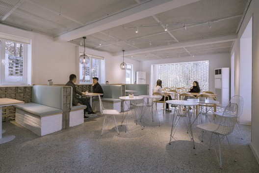 Mica-Bar / 3andwich Design / He Wei Studio Mica-Bar / 3andwich Design / He Wei Studio - Imagem 9 de 24