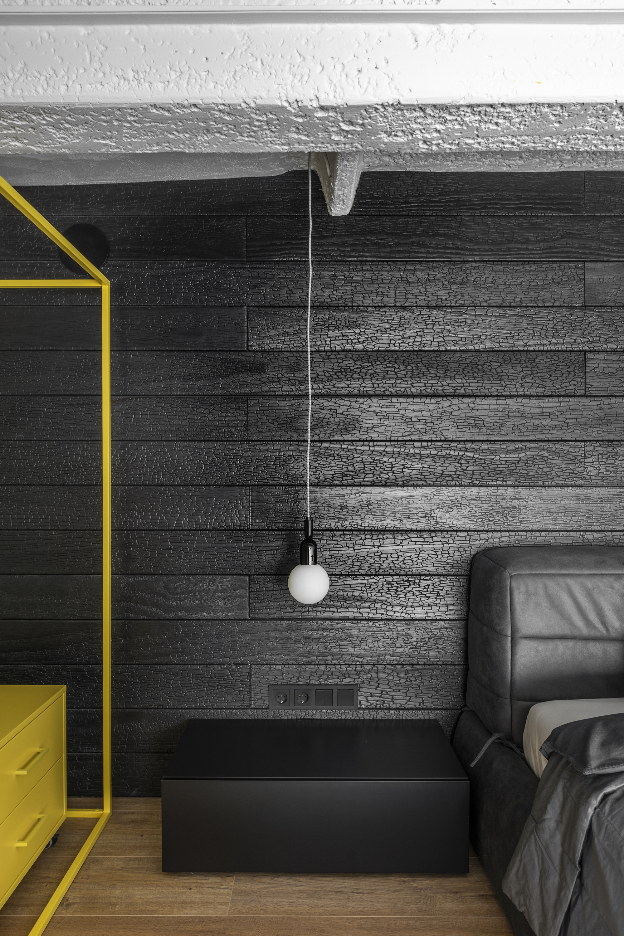 View of Gallery of Minimalistic Industrial Loft / IDwhite - 21