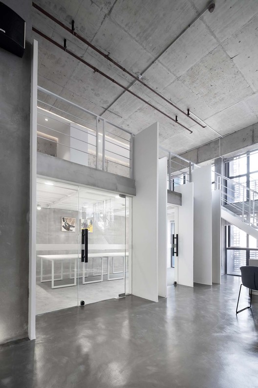 Creative Imagination Space for Youth / BLACKhome - Offices Interiors, Facade