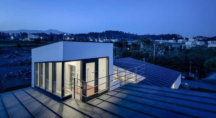 Maison de Grand Bleu / Janghwan Cheon + Studio I  - Facade, Windows