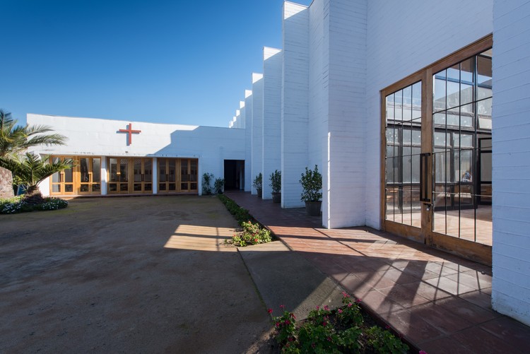 Nueva Parroquia San Juan Evangelista / Joannon Arquitectos - Más Imágenes