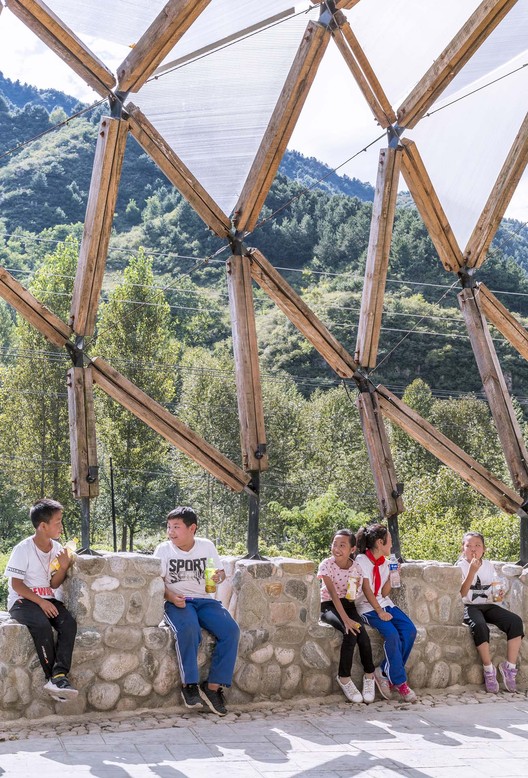 Pérgola en el pueblo de Luotuowan / LUO studio - Imagen 3 de 28