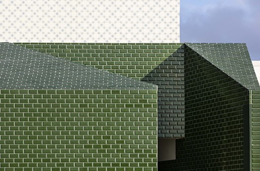 The versatility of ceramic tiles in 6 contemporary projects The versatility of ceramic tiles in 6 contemporary projects - Image 5 of 12
