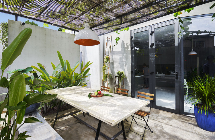 Neighbor House / N+architects - Table, Chair, Garden, Patio