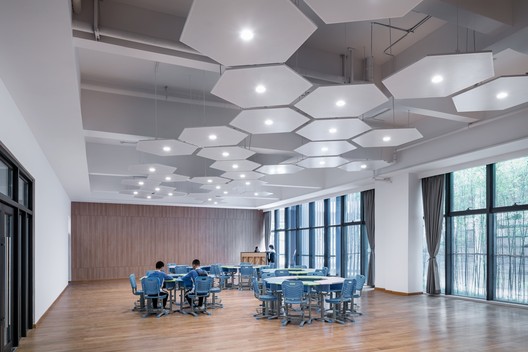 Longyuan School affiliated to Central China Normal University / ZHUBO DESIGN + H DESIGN Longyuan School affiliated to Central China Normal University / ZHUBO DESIGN + H DESIGN - Image 5 of 35
