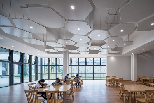 Longyuan School affiliated to Central China Normal University / ZHUBO DESIGN + H DESIGN Longyuan School affiliated to Central China Normal University / ZHUBO DESIGN + H DESIGN - Image 17 of 35