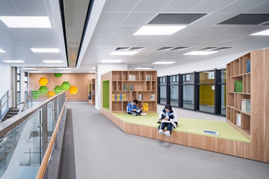 Longyuan School affiliated to Central China Normal University / ZHUBO DESIGN + H DESIGN Longyuan School affiliated to Central China Normal University / ZHUBO DESIGN + H DESIGN - Image 20 of 35