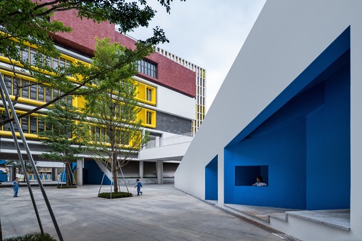 Longyuan School affiliated to Central China Normal University / ZHUBO DESIGN + H DESIGN Longyuan School affiliated to Central China Normal University / ZHUBO DESIGN + H DESIGN - Image 13 of 35