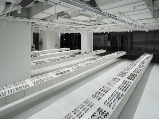 Loja JINS SWFC / junya ishigami + associates Loja JINS SWFC / junya ishigami + associates - Imagem 4 de 13