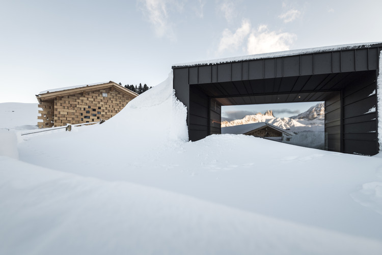 A Hotel at High Altitude / noa* network of architecture
