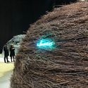 A reflection between object and form through materials at Pirelli HangarBicocca - Imagen 4 de 4