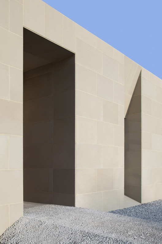 Dunhuang Tourism Distributing Center / BIAD-ZXD ARCHITECTS Dunhuang Tourism Distributing Center / BIAD-ZXD ARCHITECTS - Image 9 of 24