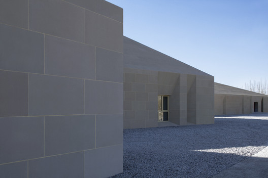 Dunhuang Tourism Distributing Center / BIAD-ZXD ARCHITECTS Dunhuang Tourism Distributing Center / BIAD-ZXD ARCHITECTS - Image 11 of 24