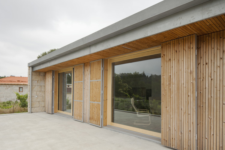 Sister’s House / Balthazar Aroso Arquitectos - Door, Windows, Facade, Beam