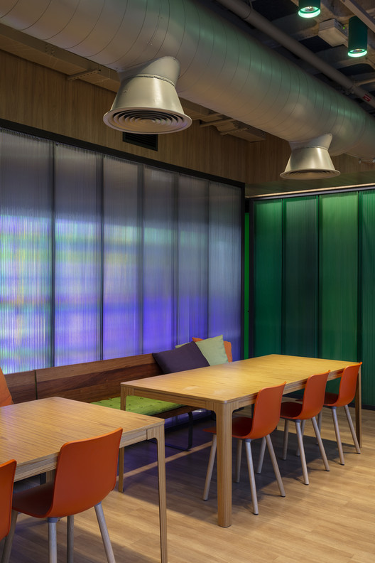 Letras – Sede Corporativa / MACh Arquitetos Letras – Sede Corporativa / MACh Arquitetos - Mesa, Cadeira