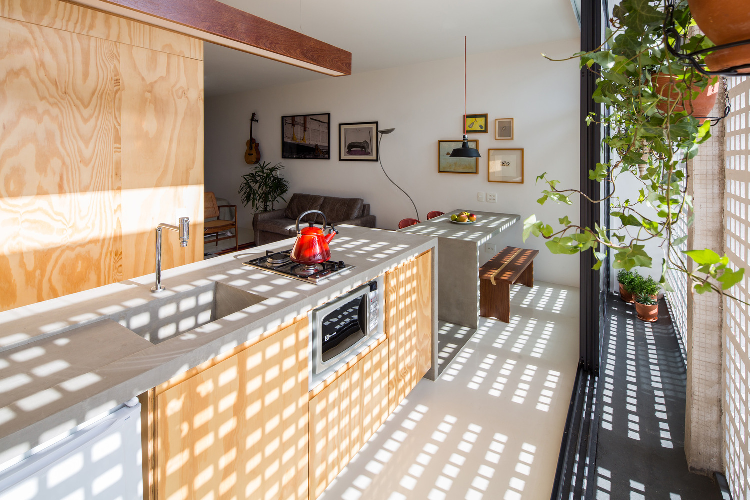 Kitnet Copan / Garoa - Cozinha, Fachada, Viga, Bancada, Iluminação, Mesa, Pia, Cadeira