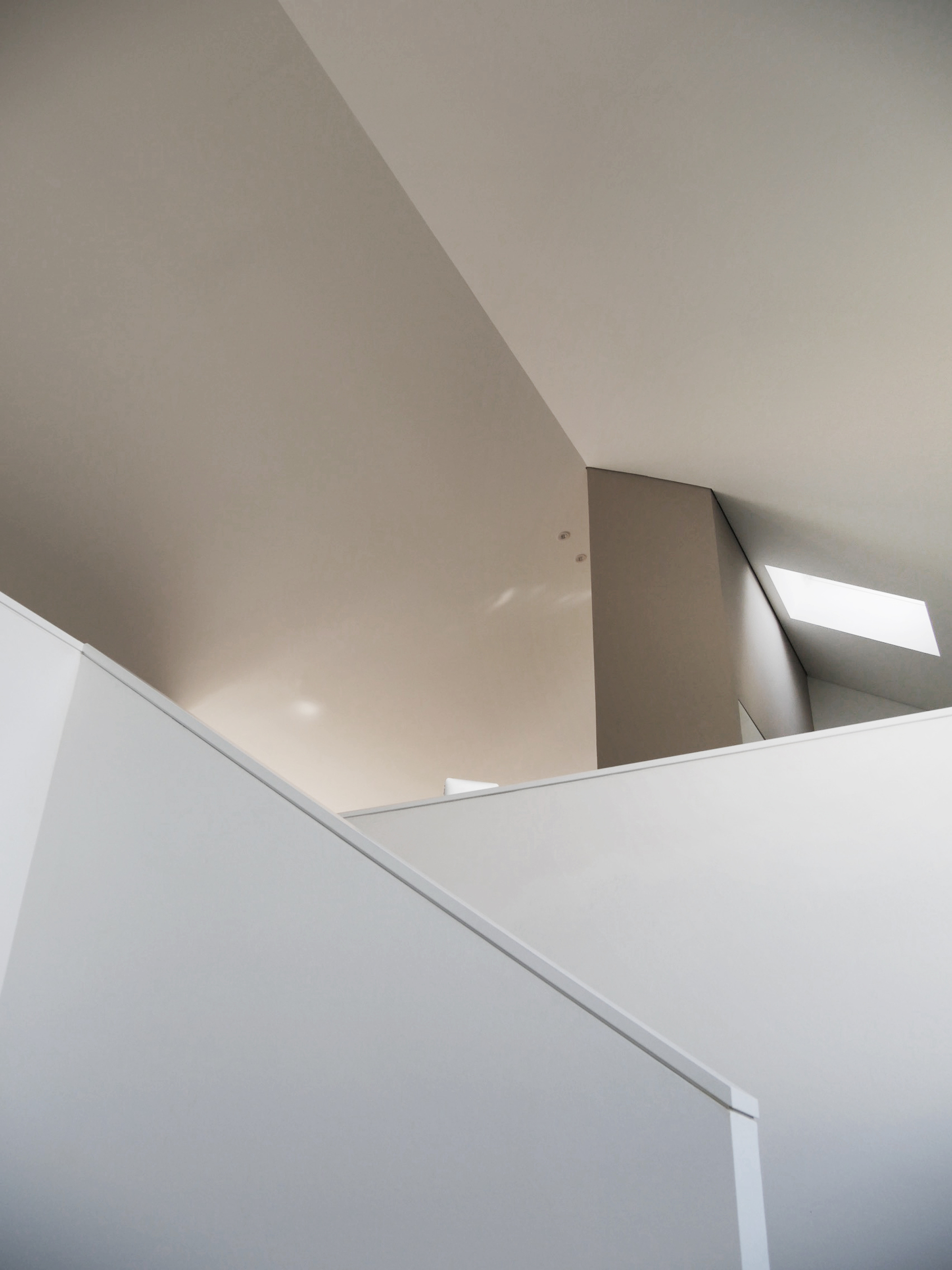 Gallery of Black House / Benjamin Heller 18