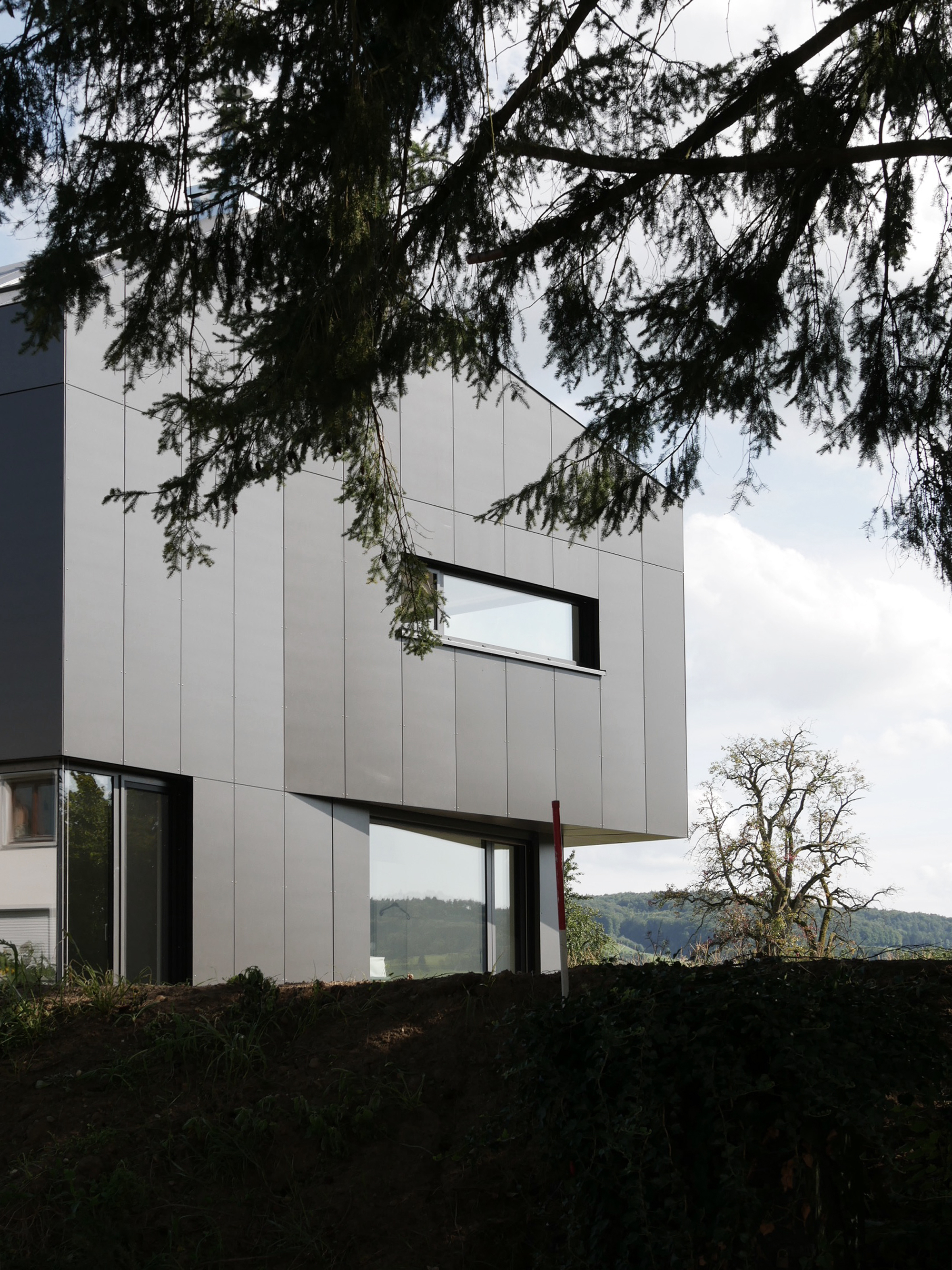 Gallery of Black House / Benjamin Heller 8